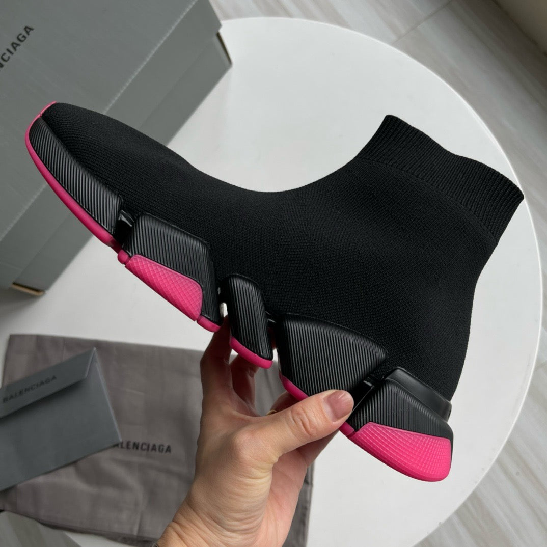 Schwarz-grüne Turnschuhe