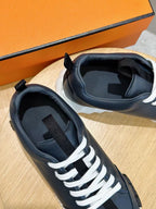 Marineblaue Low-Top-Sneaker aus Veloursleder und Einsätzen – Herren