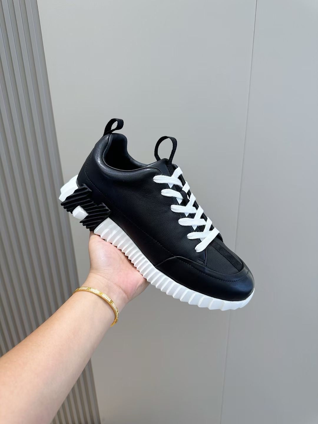 Marineblaue Low-Top-Sneaker aus Veloursleder und Einsätzen – Herren