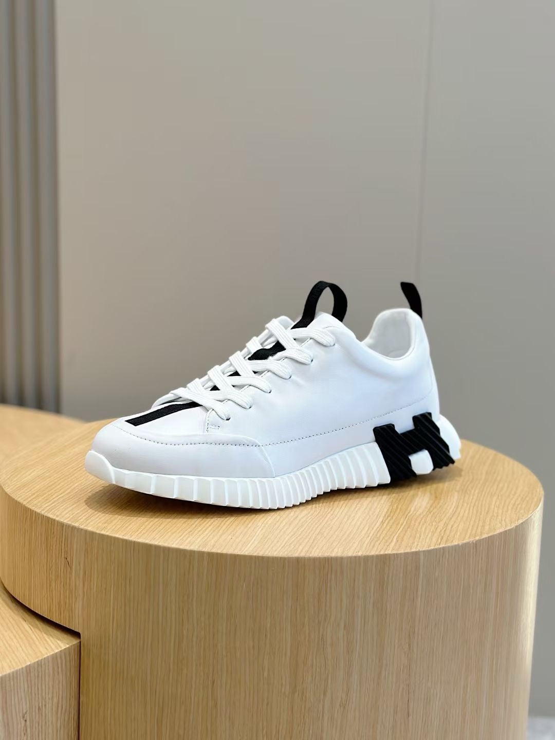 Marineblaue Low-Top-Sneaker aus Veloursleder und Einsätzen – Herren