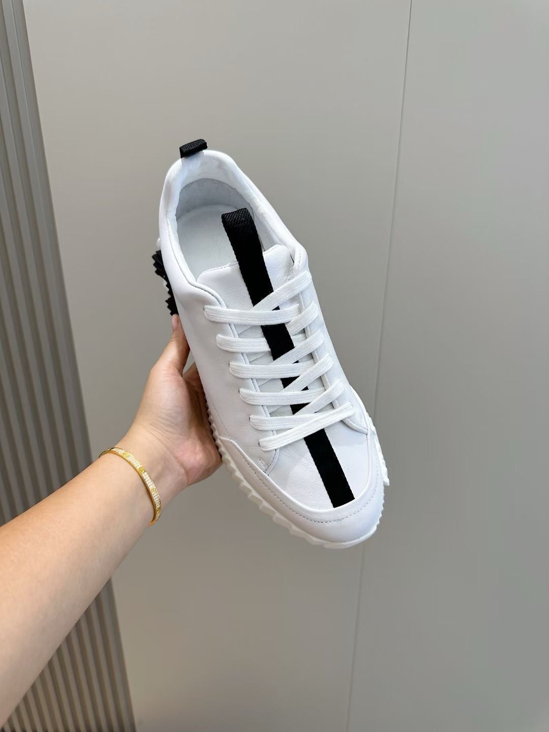 Marineblaue Low-Top-Sneaker aus Veloursleder und Einsätzen – Herren