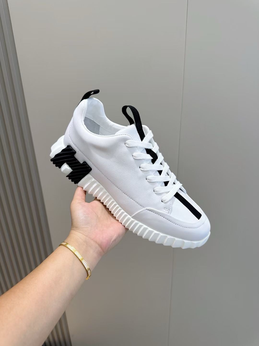 Marineblaue Low-Top-Sneaker aus Veloursleder und Einsätzen – Herren