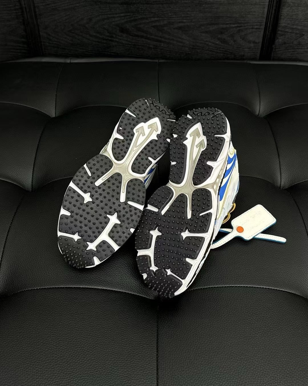 White Mesh Graphic Chunky - Men's