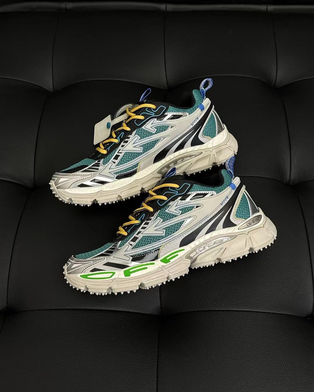 White Mesh Graphic Chunky - Men's