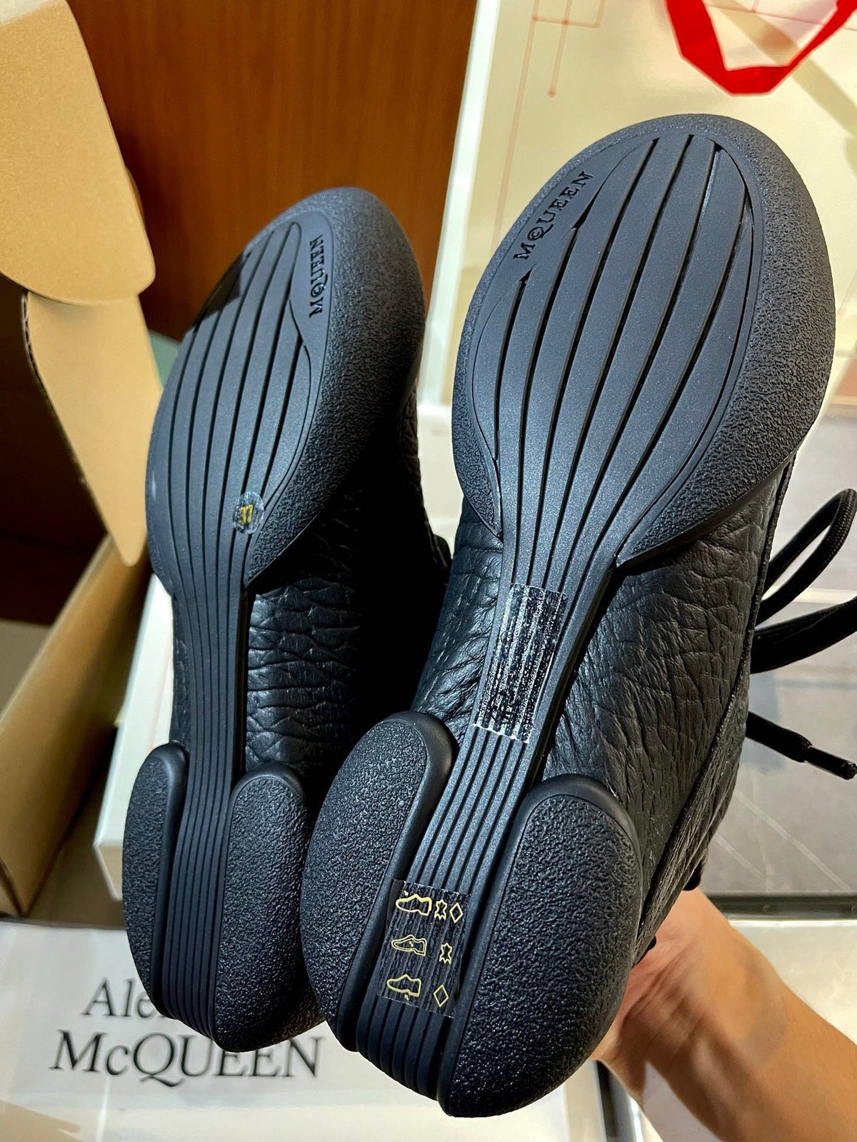 Black Mesh Tonal Chunky - Men's