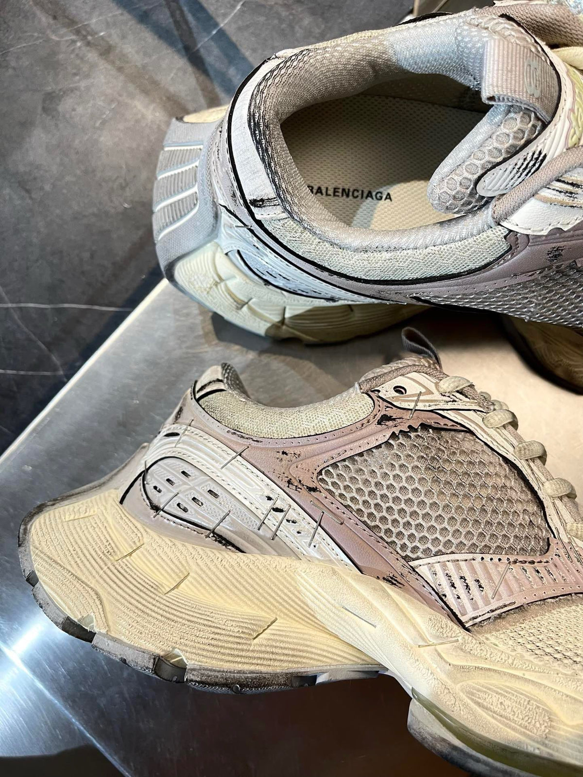 Dunkle Distressed-Mesh-Sneaker