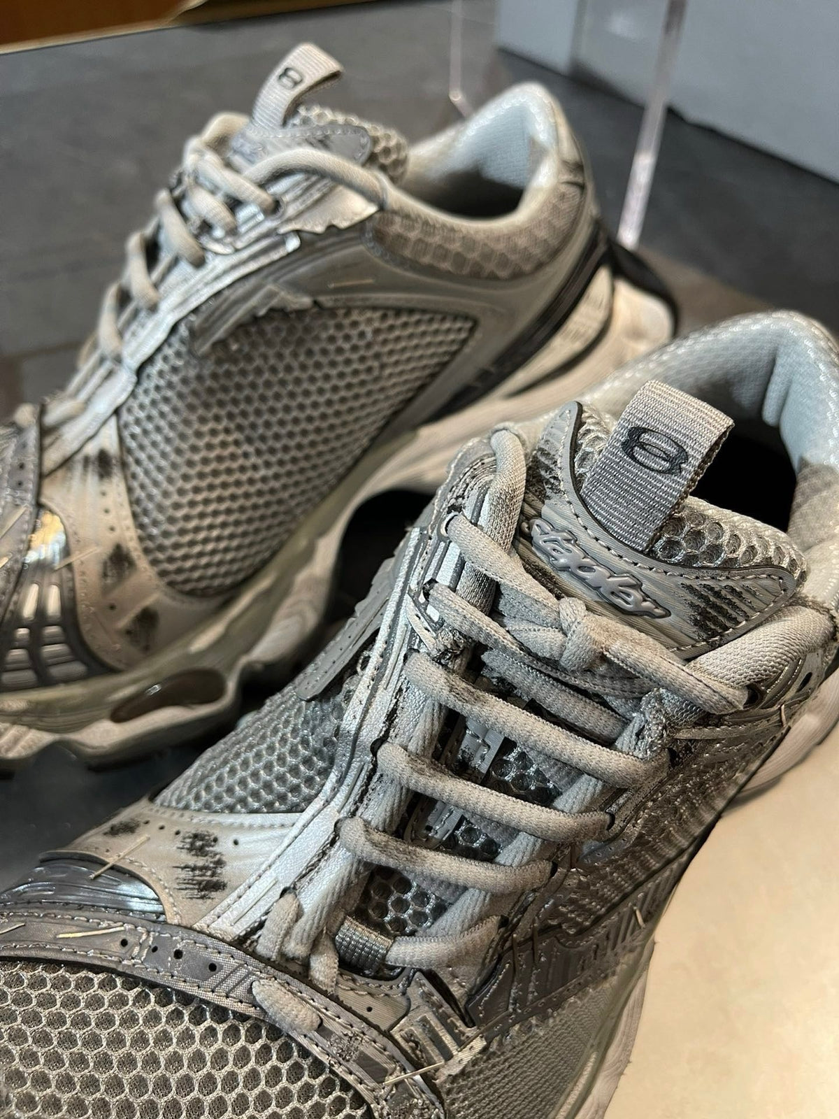 Dunkle Distressed-Mesh-Sneaker