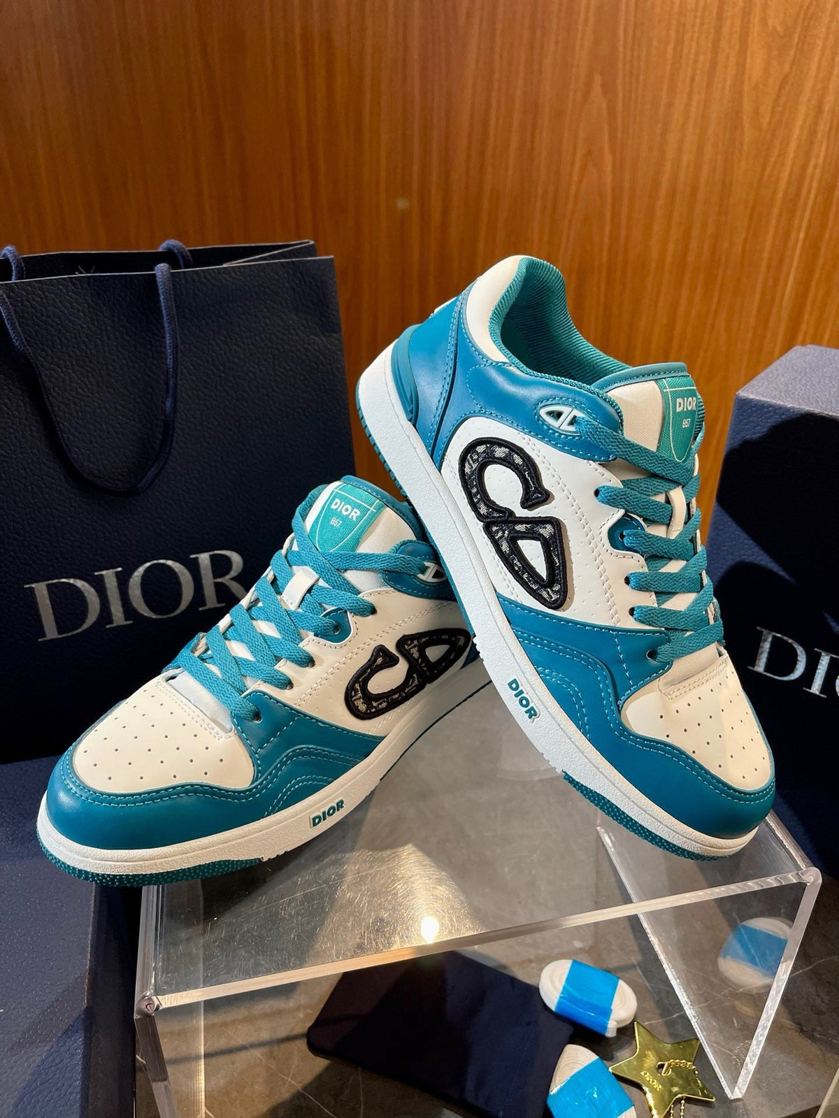Türkisblaue CD-Sneaker aus Leder mit niedriger Silhouette – Herren