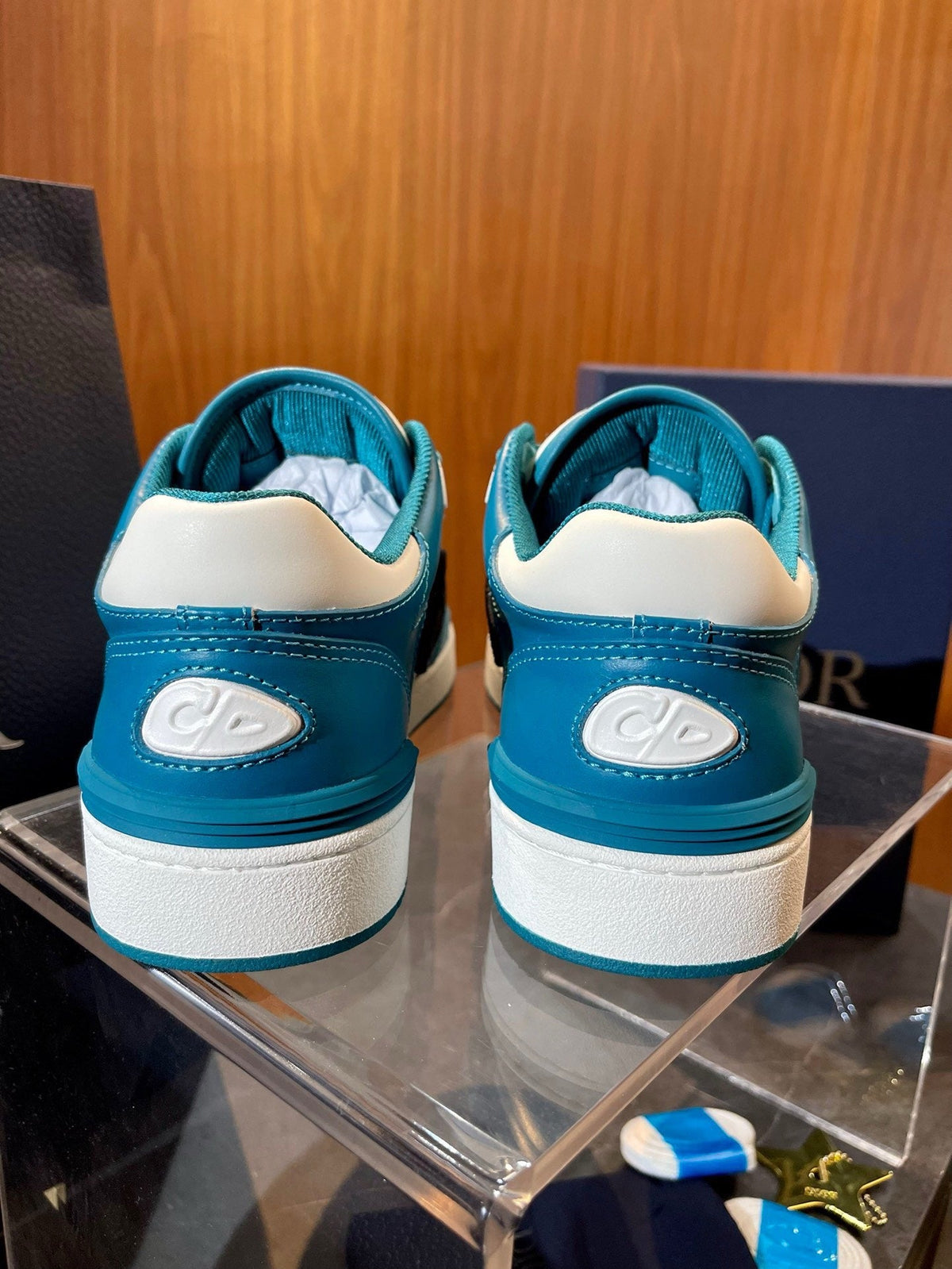 Türkisblaue CD-Sneaker aus Leder mit niedriger Silhouette – Herren