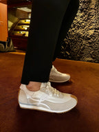 Mehrfarbige Sportschuhe