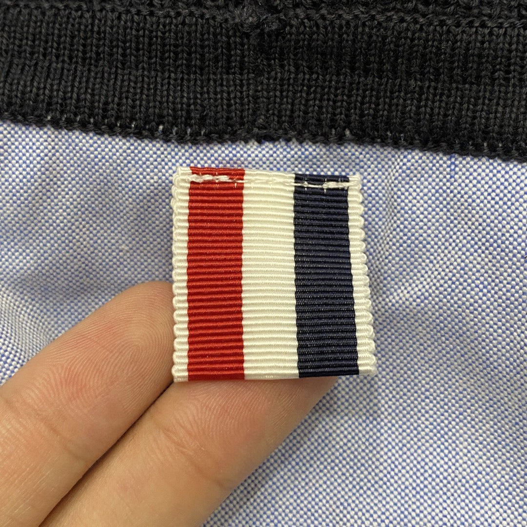 Schwarzer Baumwollpullover mit Kontrastsaum – Herren