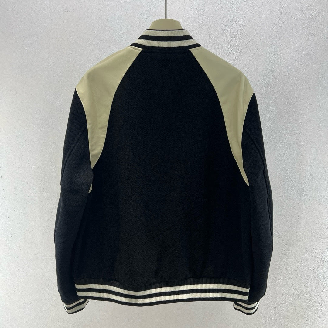 Herren-Collegejacke aus schwarzer Wolle mit Schulterpasse