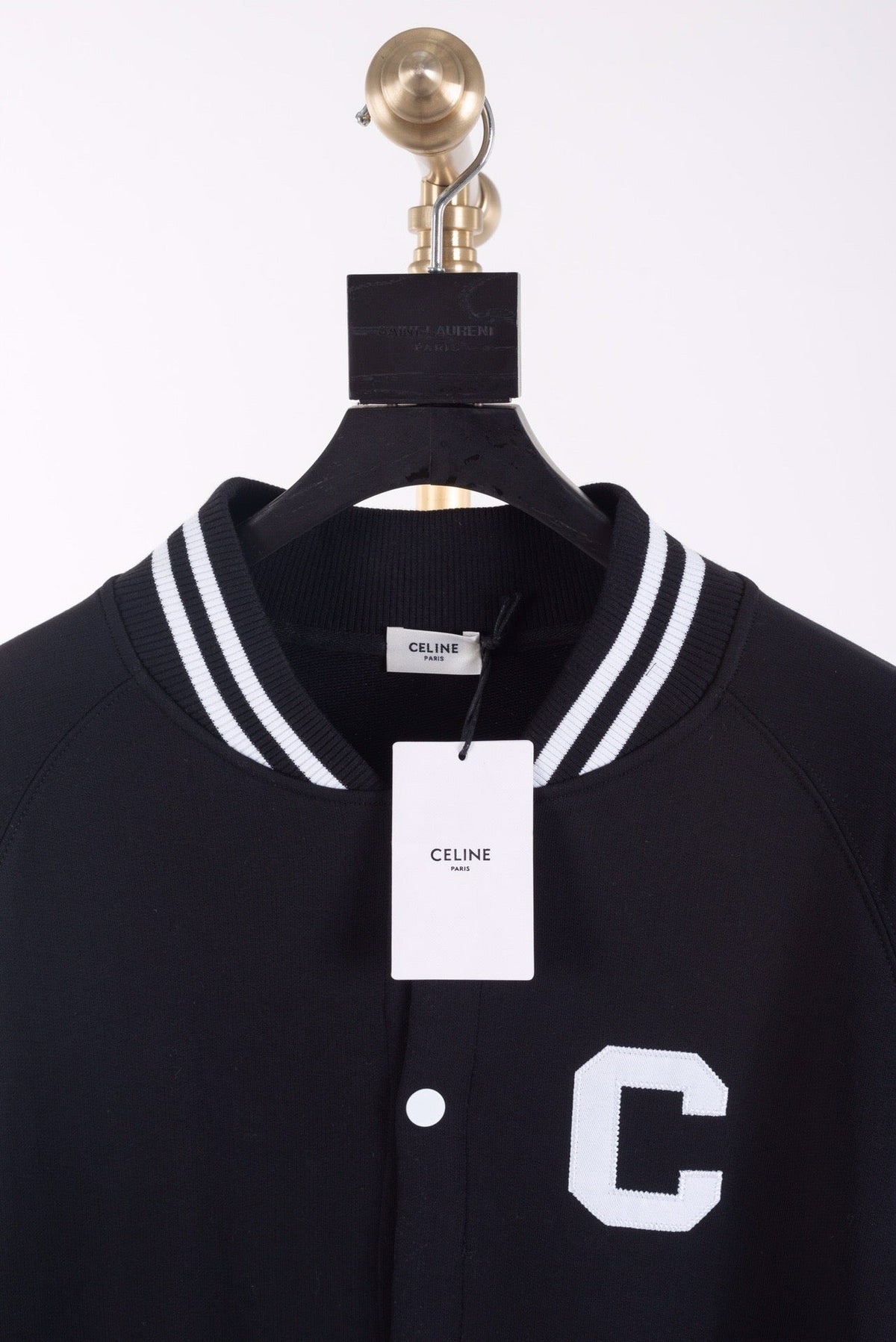 Herren-Cardigan aus Navy-Wolle mit Buchstaben