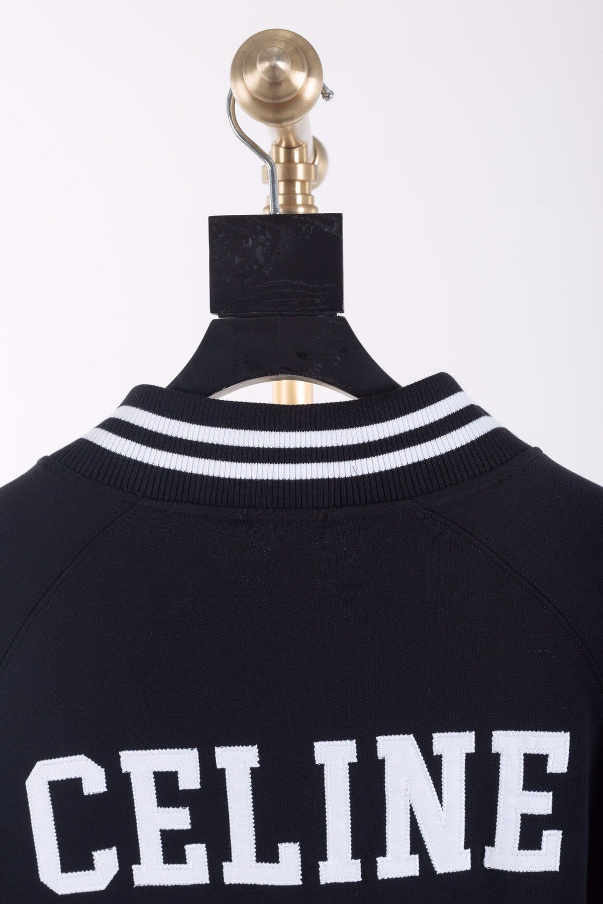 Herren-Cardigan aus Navy-Wolle mit Buchstaben