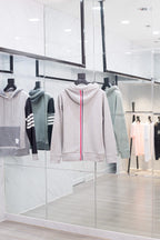 Graue Baumwoll-Jacke mit Reißverschluss und gestreiften Ärmeln – Herren