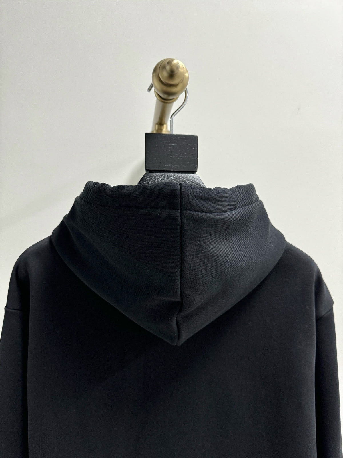 Schwarzer Baumwoll-Pullover mit Brustaufdruck – Herren