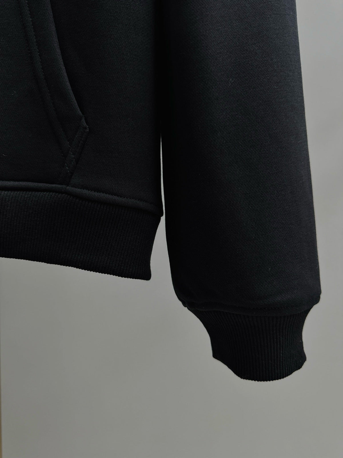 Schwarzer Baumwoll-Pullover mit Brustaufdruck – Herren