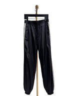 Schwarze Nylon-Jogginghose für Herren mit Seitenstreifen