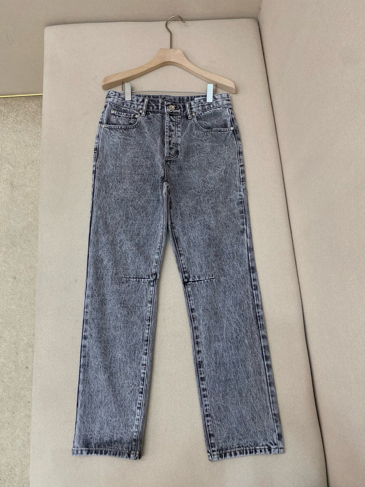 Graue Acid-Wash Jeans mit geradem Bein - Damen