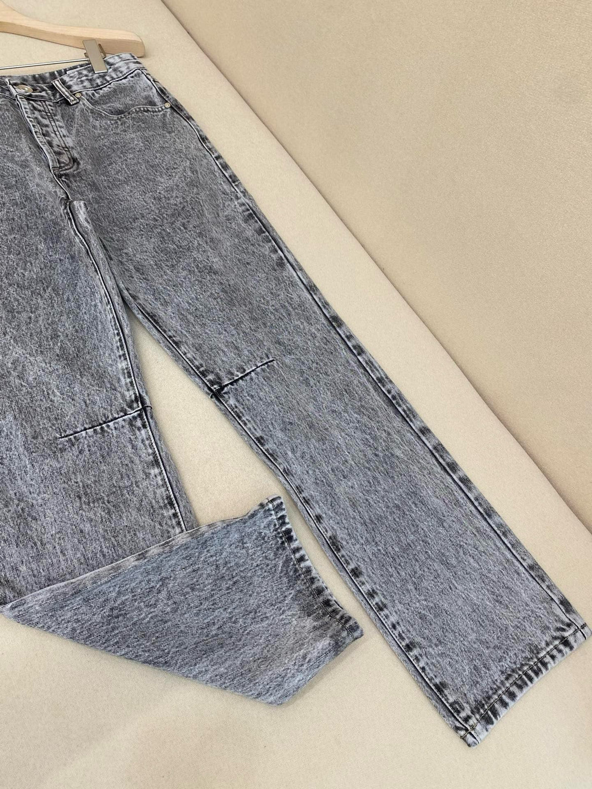 Graue Acid-Wash Jeans mit geradem Bein - Damen