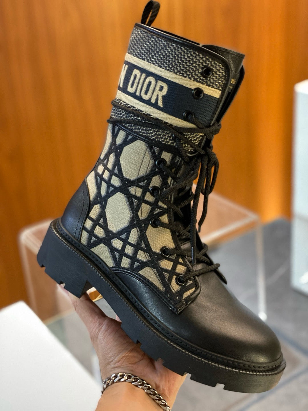 Beiger Canvas-Monogramm-Kampfstiefel – Damen