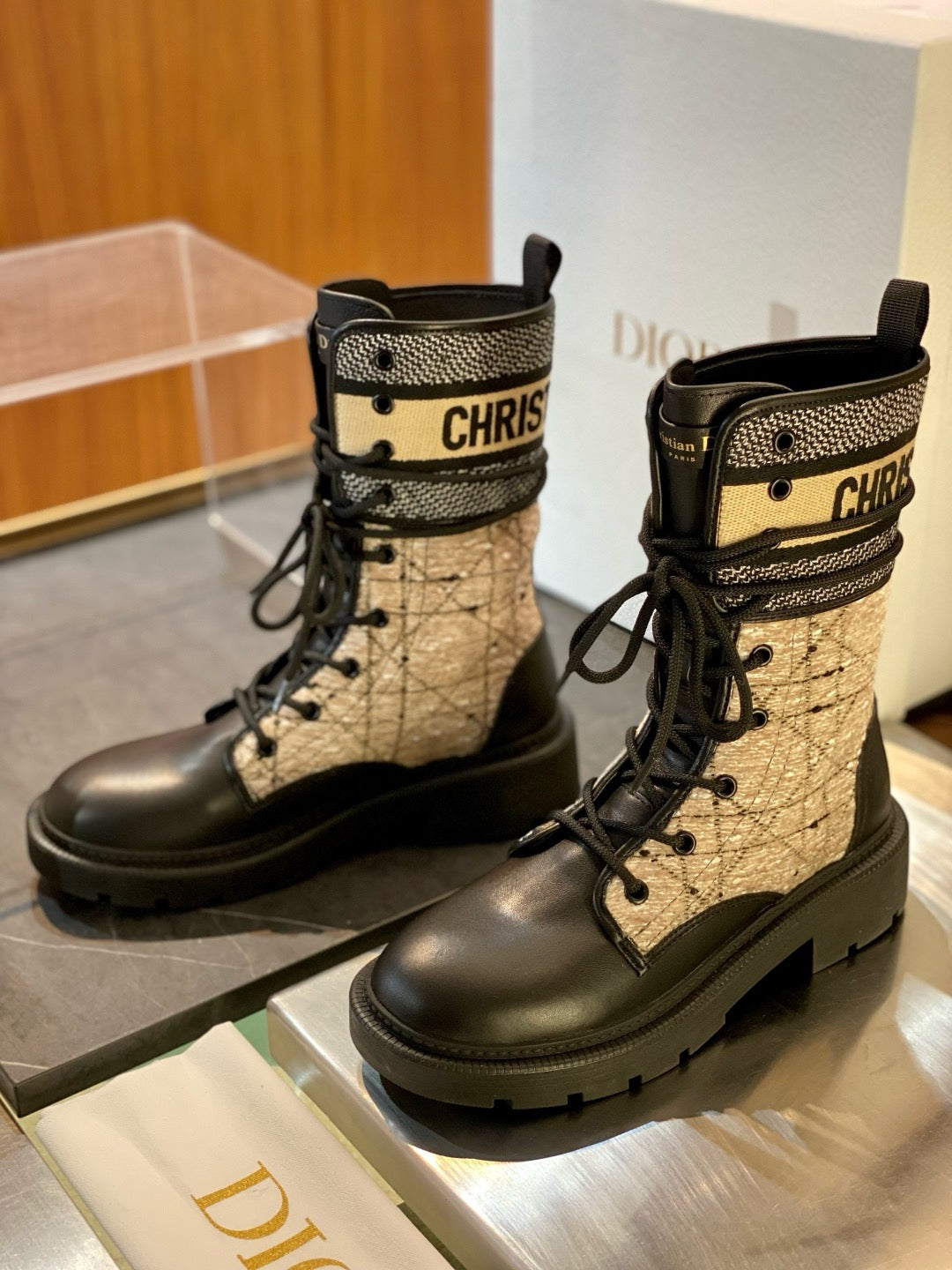 Beiger Canvas-Monogramm-Kampfstiefel – Damen