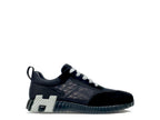 Schwarze Turnschuhe