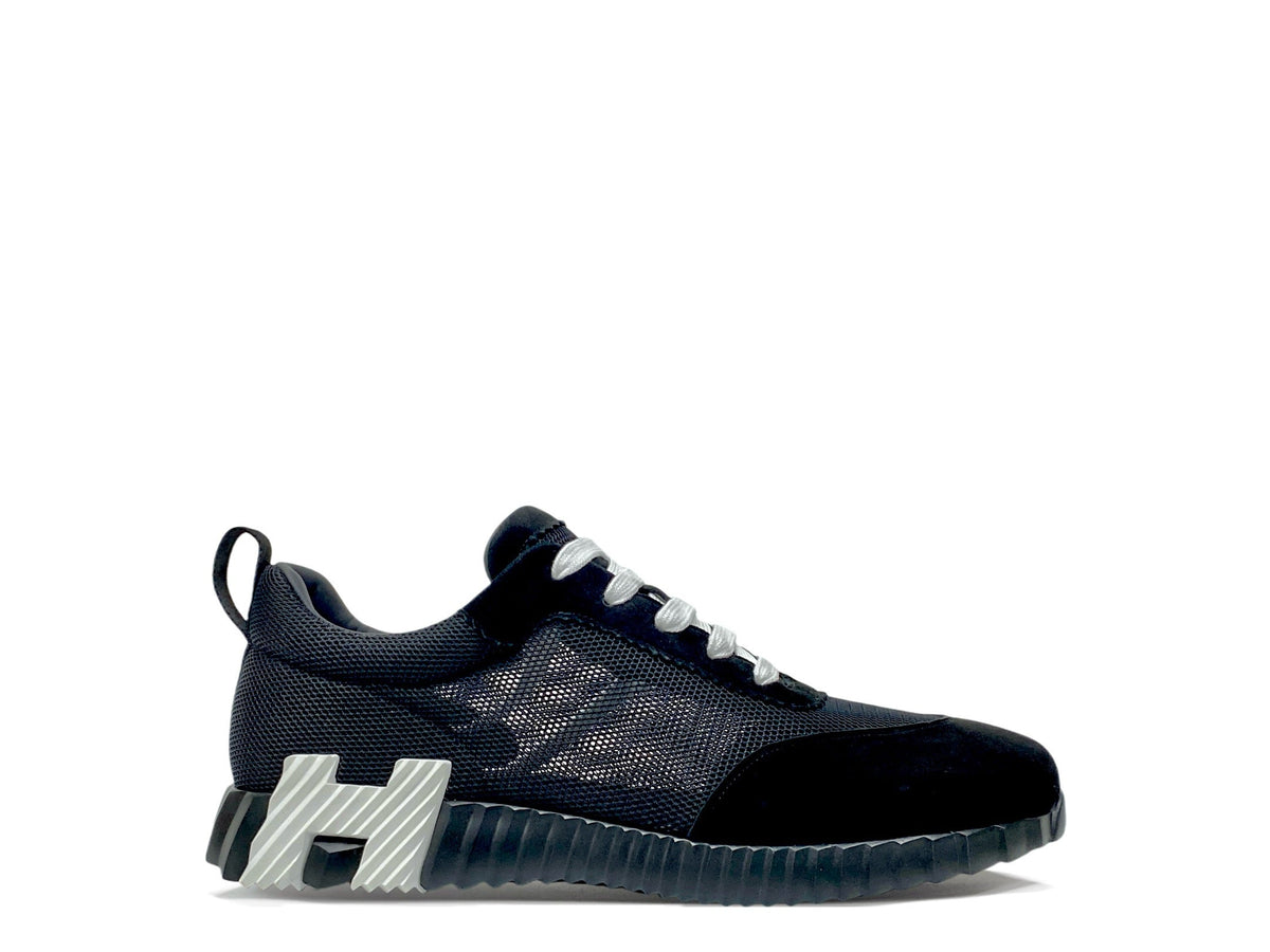 Schwarze Turnschuhe