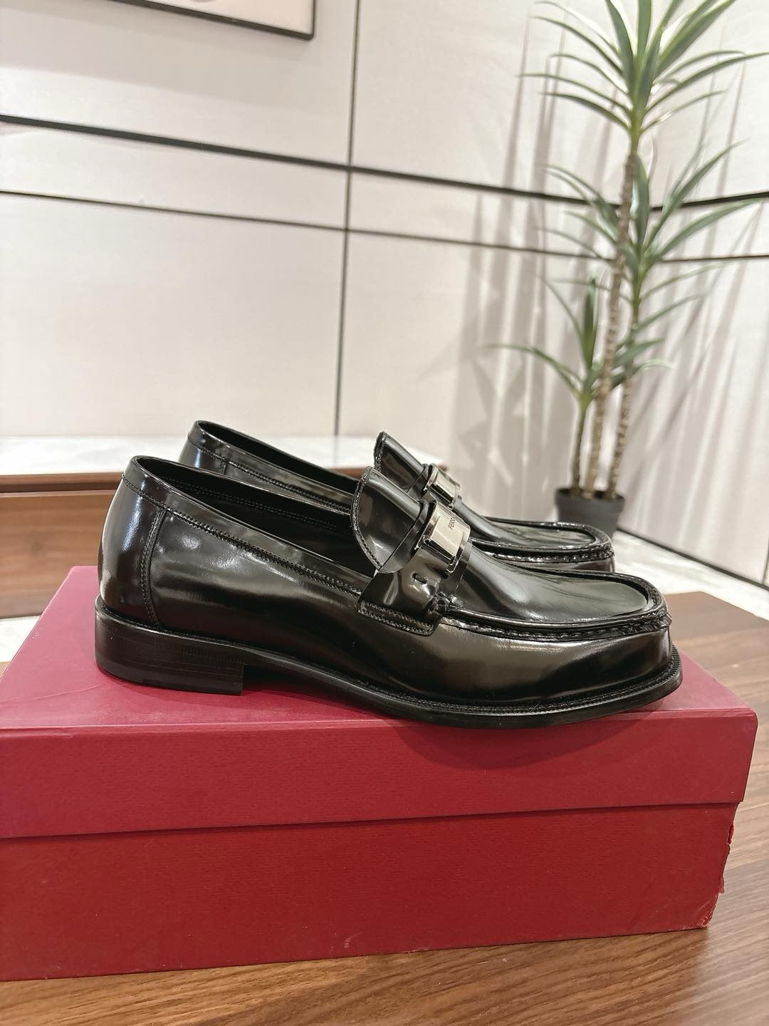 Black Leather Chunky Sole Loafer - Men's