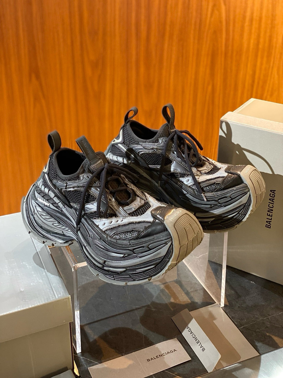 Panelled Runner Dunkelgraue Sneakers