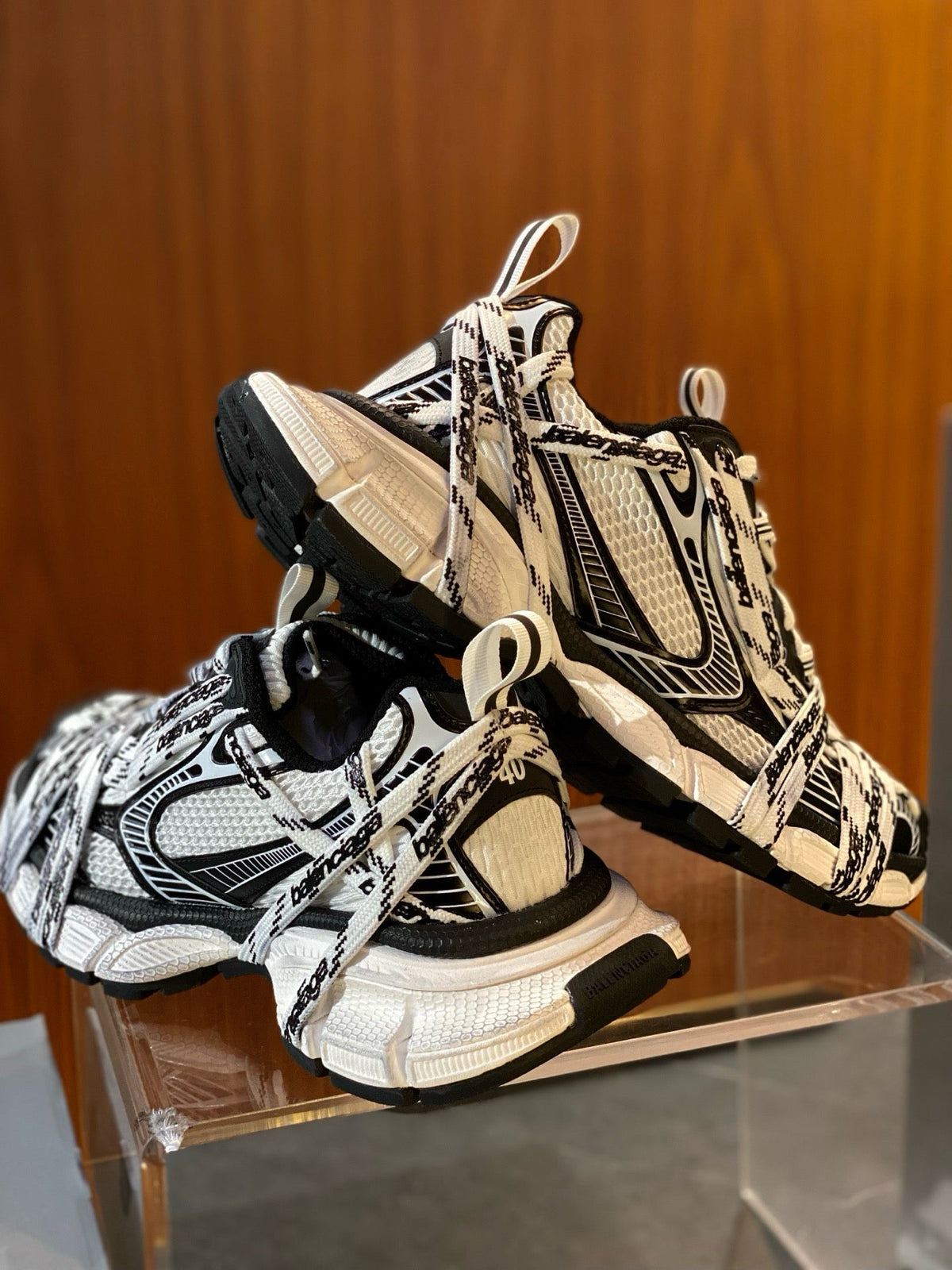 Sneakers mit Graffiti-Print und Used-Look