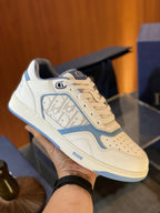 Mehrfarbige Turnschuhe