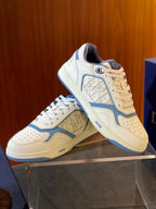Mehrfarbige Turnschuhe