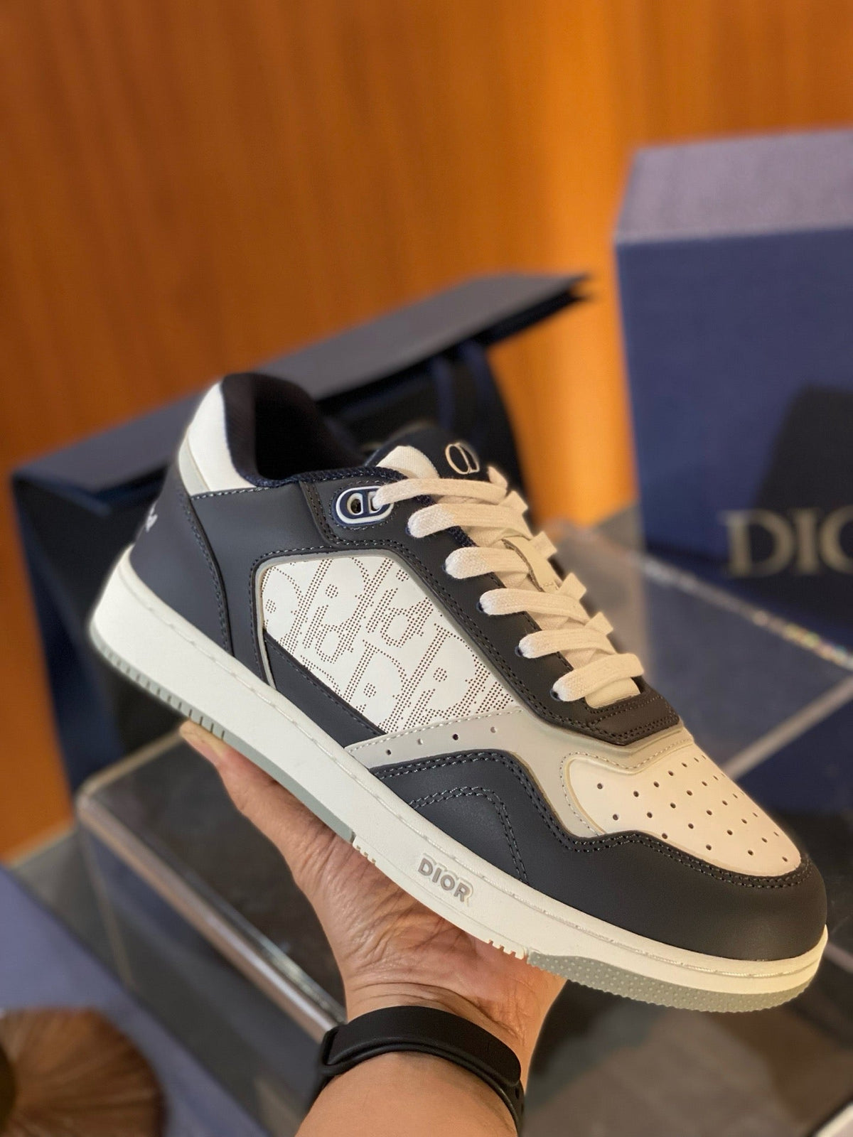 Mehrfarbige Turnschuhe