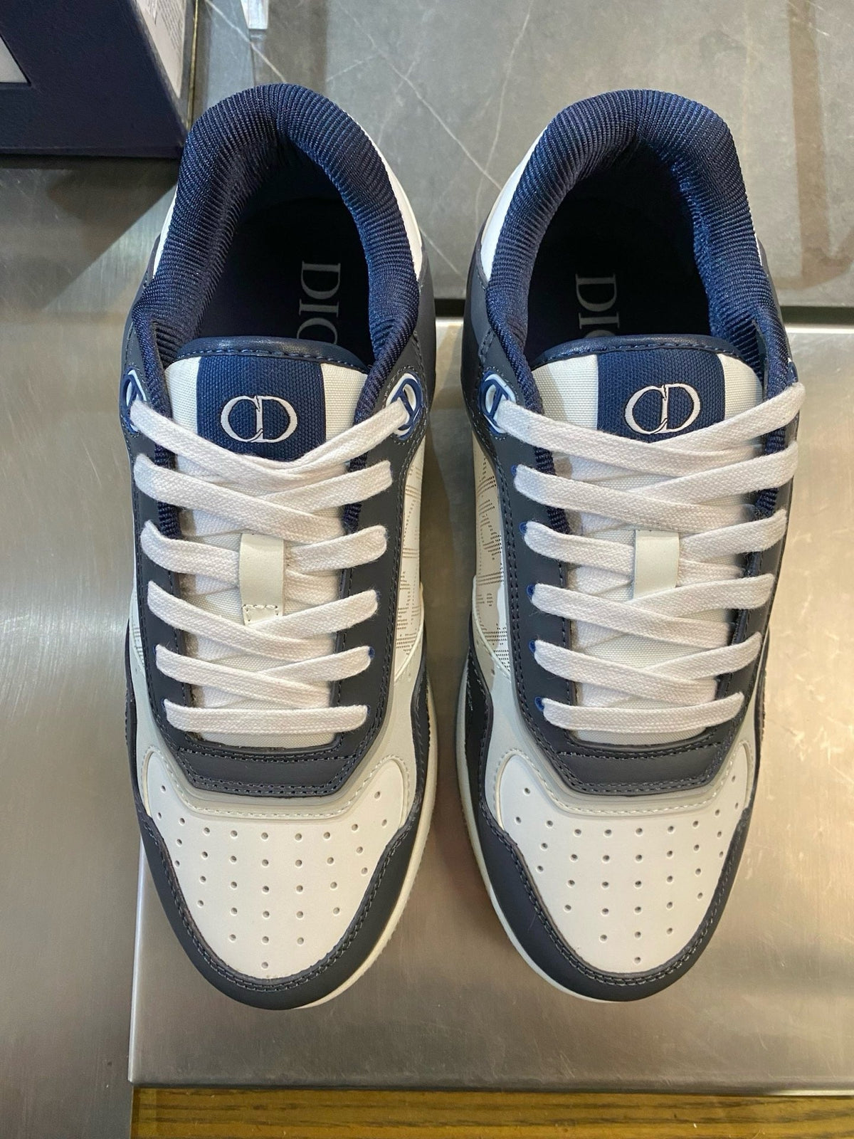 Mehrfarbige Turnschuhe