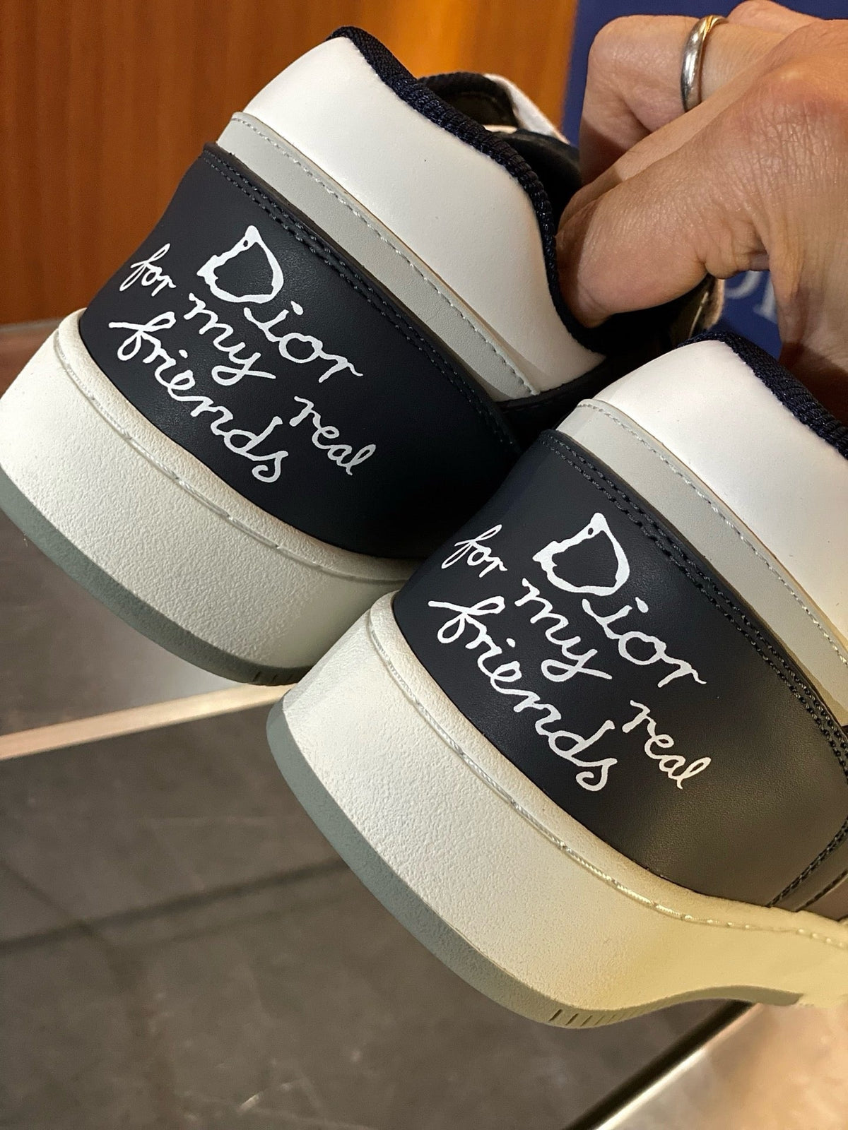 Mehrfarbige Turnschuhe