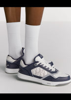 Mehrfarbige Turnschuhe