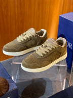 Mehrfarbige Turnschuhe