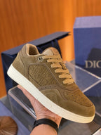 Mehrfarbige Turnschuhe