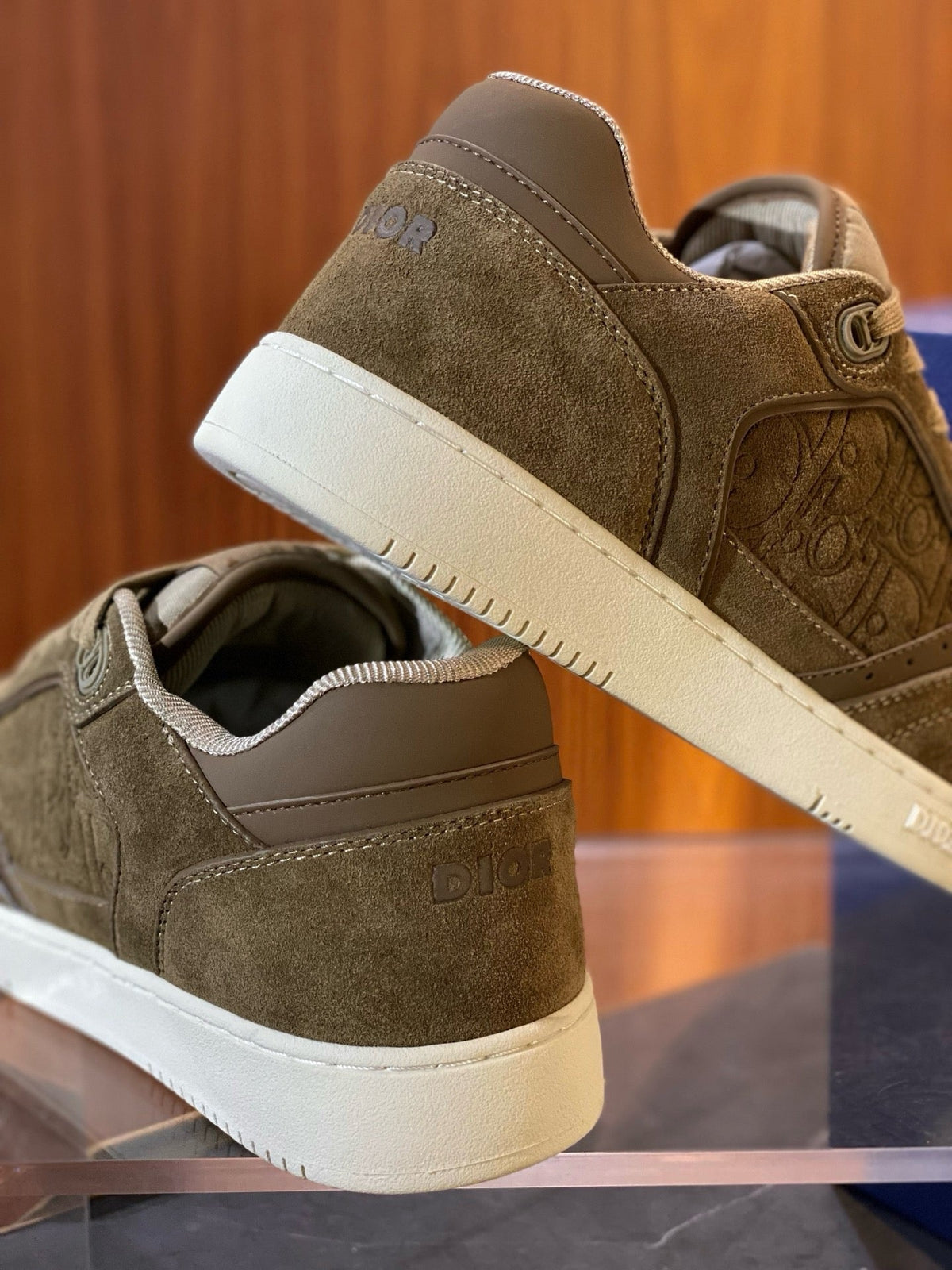 Mehrfarbige Turnschuhe