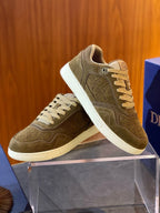 Mehrfarbige Turnschuhe