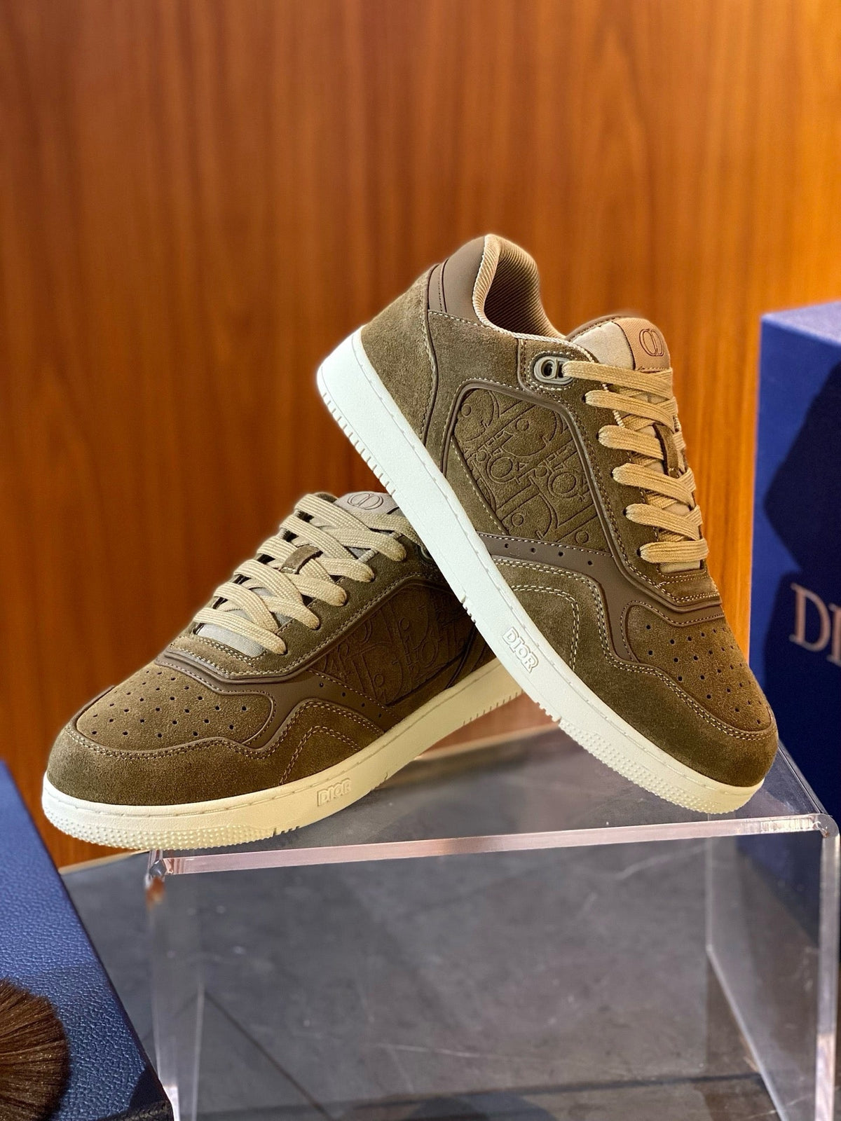 Mehrfarbige Turnschuhe