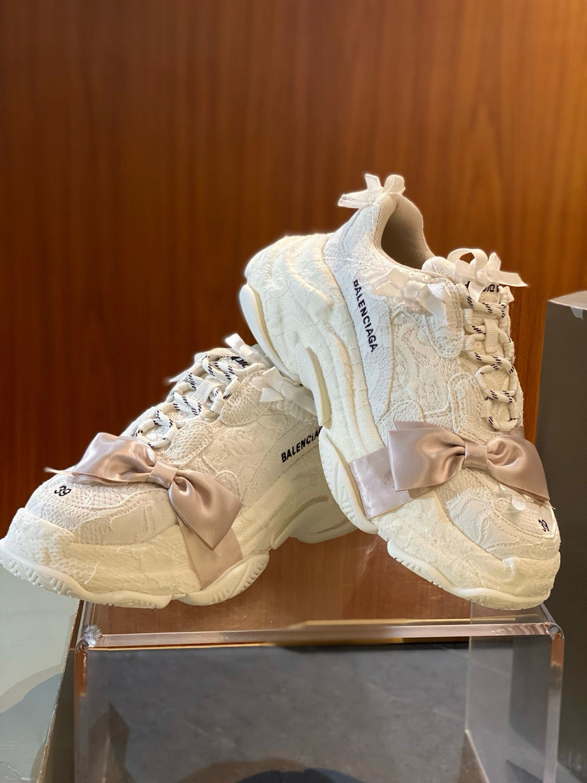 Cream Mesh Ruffled Chunky - Women's