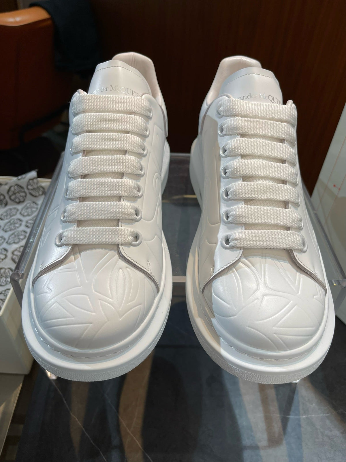 Weiße Turnschuhe