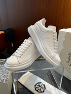Weiße Turnschuhe