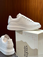 Weiße Turnschuhe