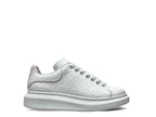 Weiße Turnschuhe