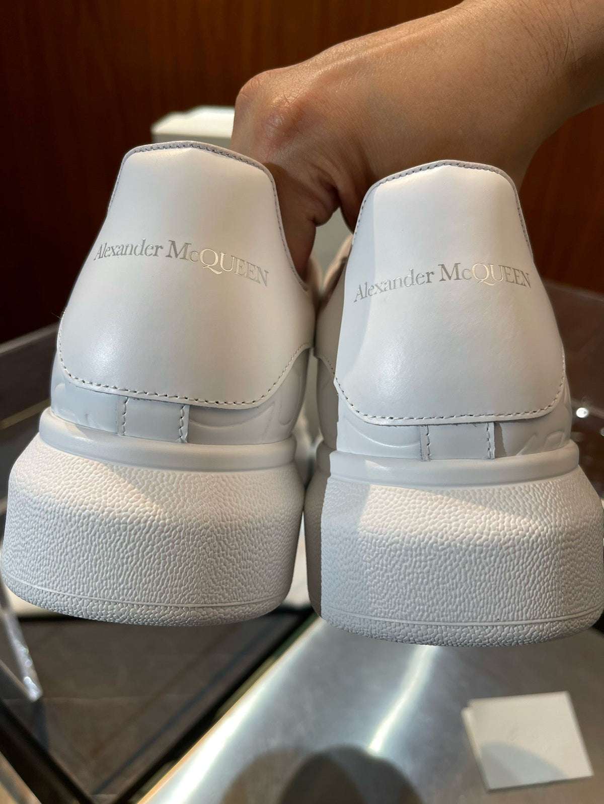 Weiße Turnschuhe