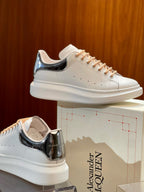 Weiße Turnschuhe