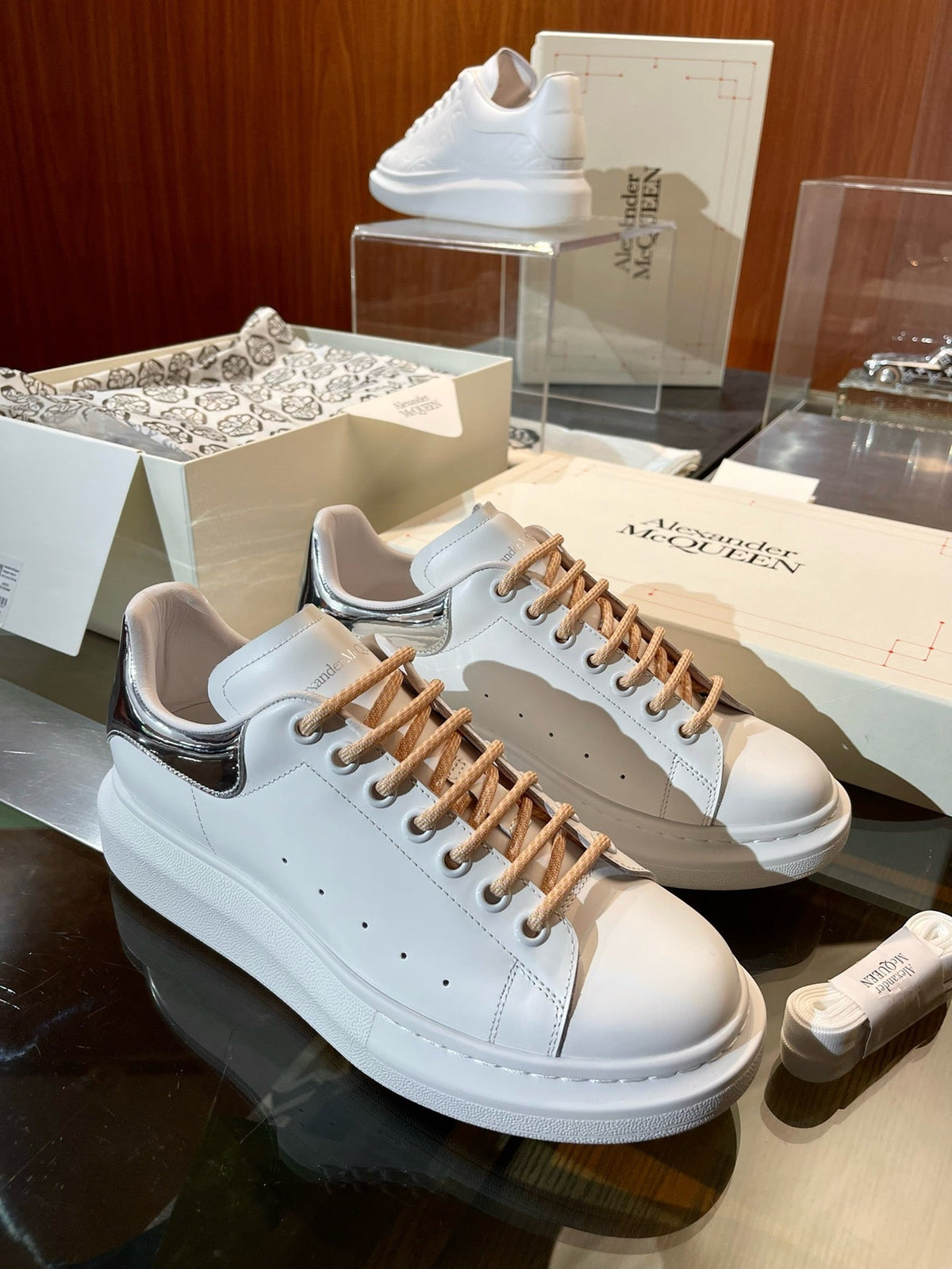 Weiße Turnschuhe